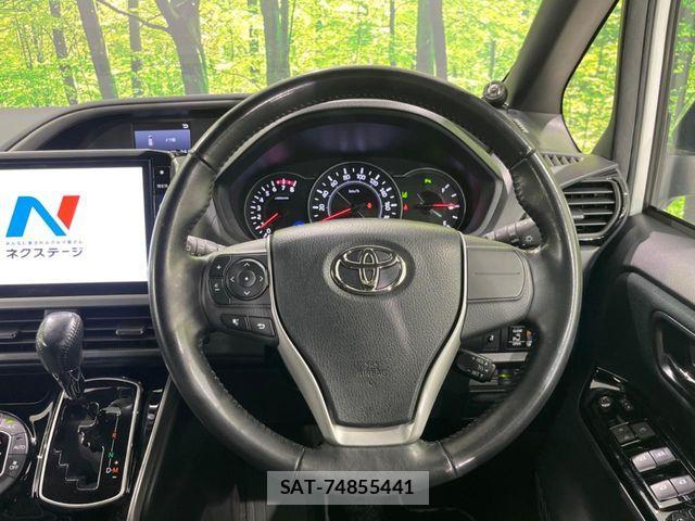 Toyota VOXY 2019-03 8884508-12