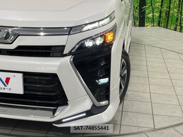 Toyota VOXY 2019-03 8884508-13