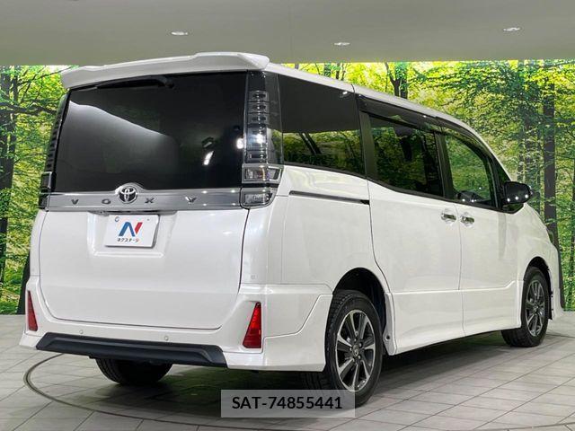 Toyota VOXY 2019-03 8884508-18