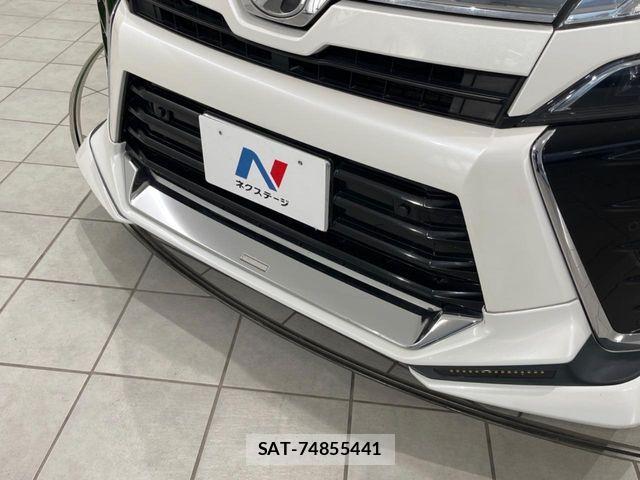 Toyota VOXY 2019-03 8884508-1