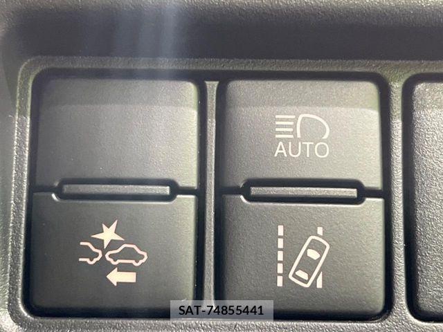 Toyota VOXY 2019-03 8884508-6