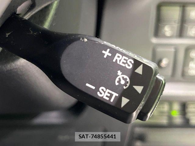 Toyota VOXY 2019-03 8884508-7