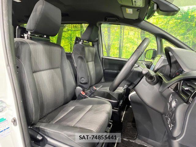 Toyota VOXY 2019-03 8884508-8