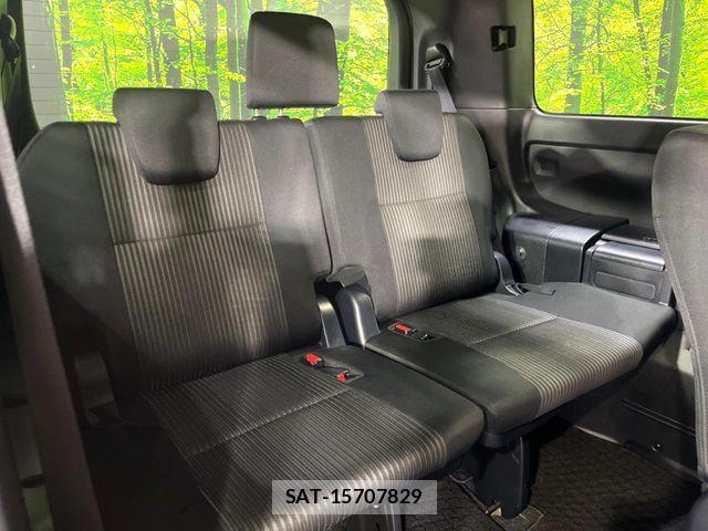 Toyota VOXY 2017-07 8884509-10