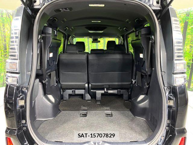 Toyota VOXY 2017-07 8884509-11