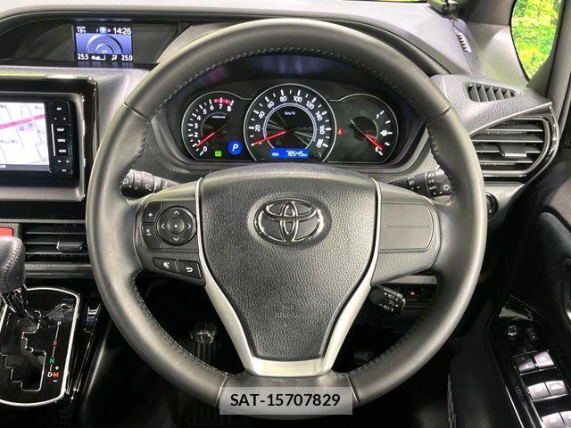 Toyota VOXY 2017-07 8884509-12