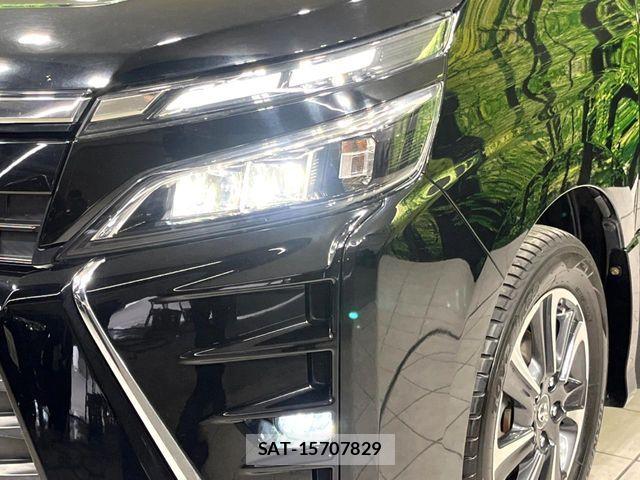 Toyota VOXY 2017-07 8884509-13
