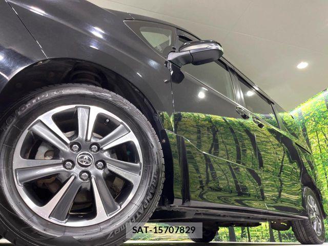 Toyota VOXY 2017-07 8884509-14