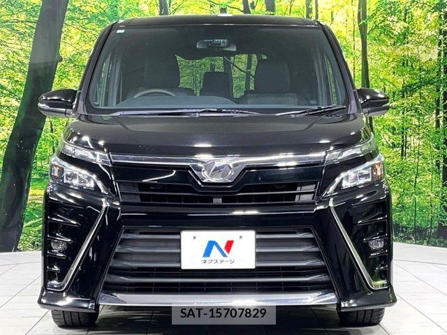Toyota VOXY 2017-07 8884509-15