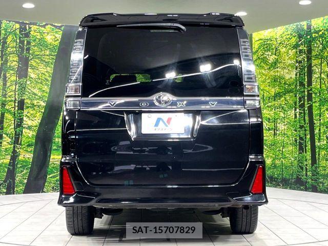 Toyota VOXY 2017-07 8884509-16