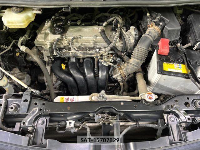 Toyota VOXY 2017-07 8884509-19