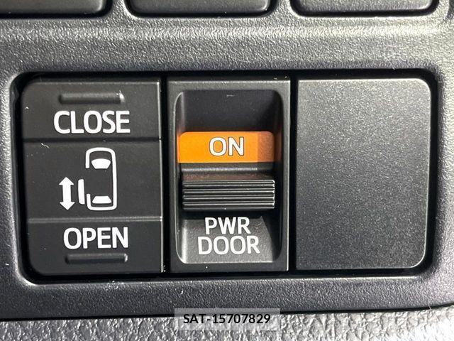 Toyota VOXY 2017-07 8884509-6
