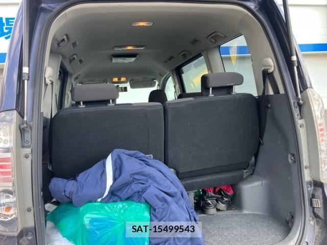 Toyota VOXY 2009-12 8884515-10