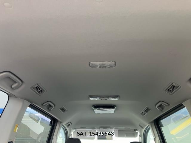 Toyota VOXY 2009-12 8884515-11