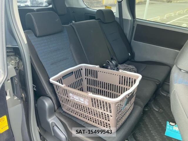 Toyota VOXY 2009-12 8884515-13