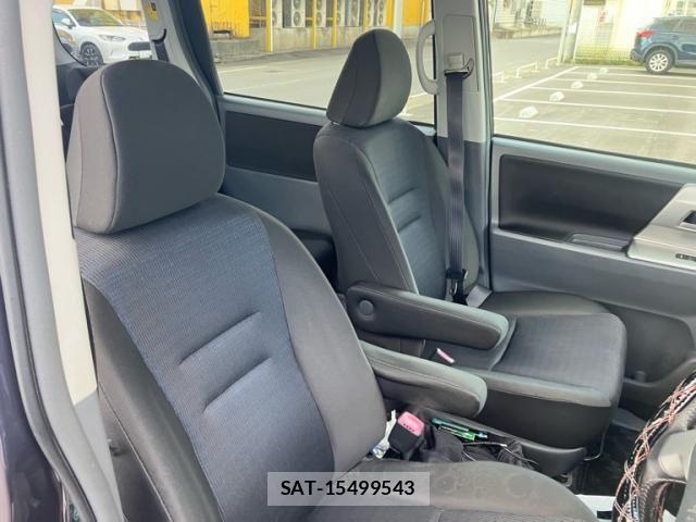 Toyota VOXY 2009-12 8884515-14