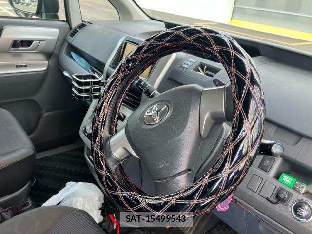Toyota VOXY 2009-12 8884515-16