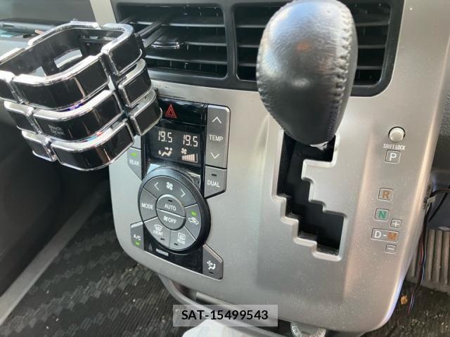 Toyota VOXY 2009-12 8884515-22