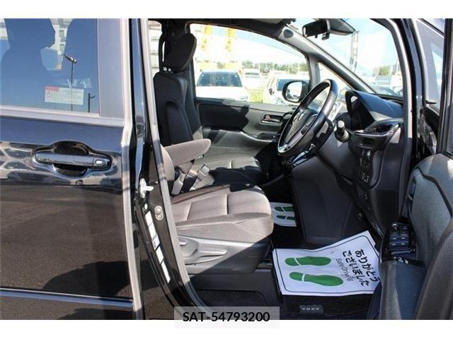 Toyota VOXY 2017-09 8884512-11