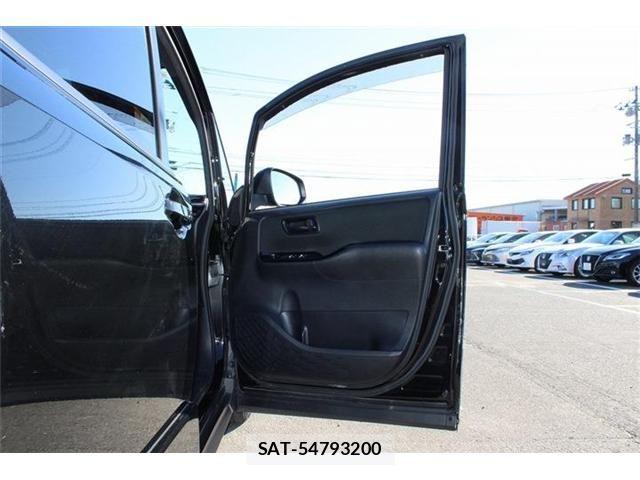 Toyota VOXY 2017-09 8884512-12