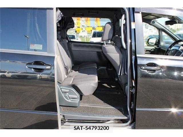Toyota VOXY 2017-09 8884512-14