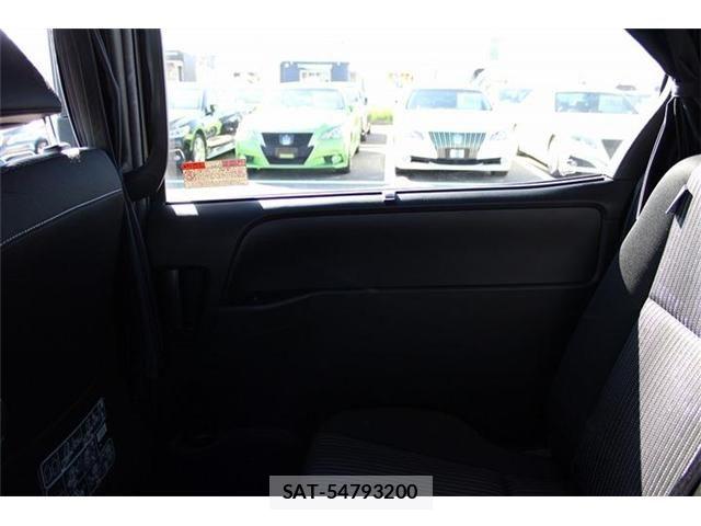 Toyota VOXY 2017-09 8884512-16