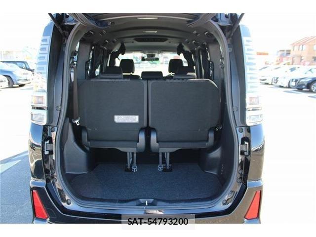 Toyota VOXY 2017-09 8884512-18