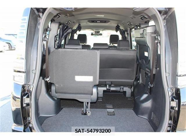 Toyota VOXY 2017-09 8884512-19