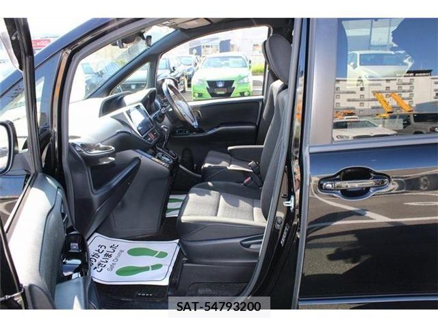 Toyota VOXY 2017-09 8884512-25