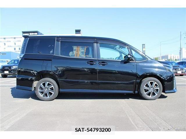 Toyota VOXY 2017-09 8884512-4