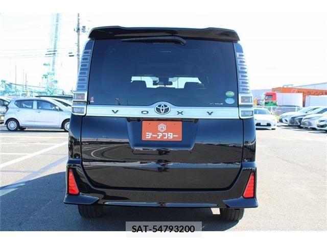 Toyota VOXY 2017-09 8884512-6