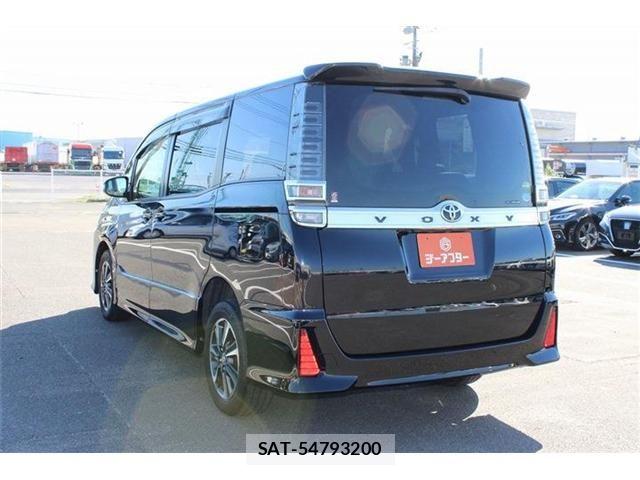 Toyota VOXY 2017-09 8884512-7