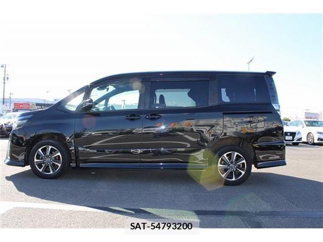 Toyota VOXY 2017-09 8884512-8