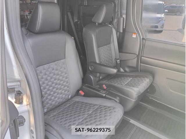 Toyota VOXY HYBRID 2022-03 4991933-14