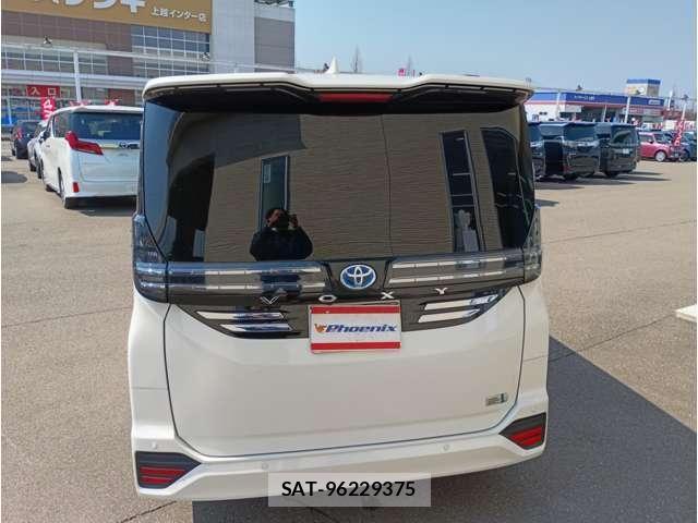 Toyota VOXY HYBRID 2022-03 4991933-24