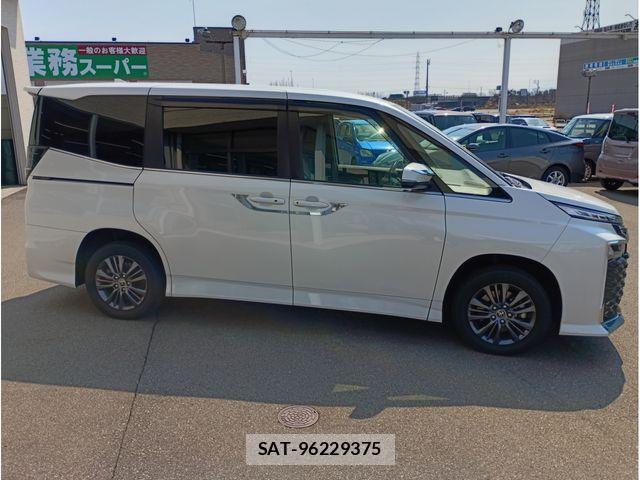 Toyota VOXY HYBRID 2022-03 4991933-3