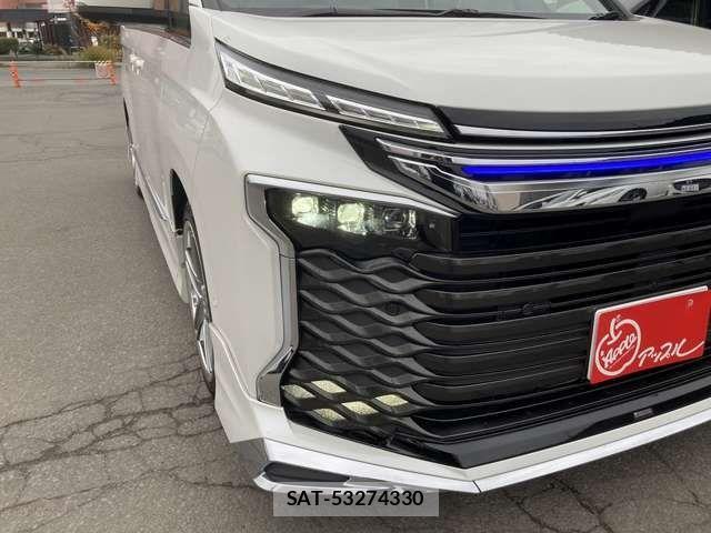 Toyota VOXY HYBRID 2022-12 5881417-8