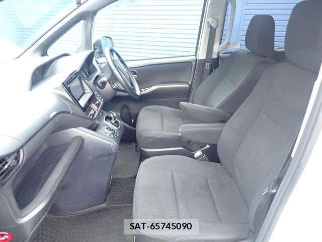 Toyota VOXY HYBRID 2015-05 5881429-10
