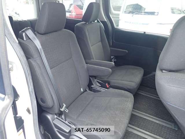 Toyota VOXY HYBRID 2015-05 5881429-12