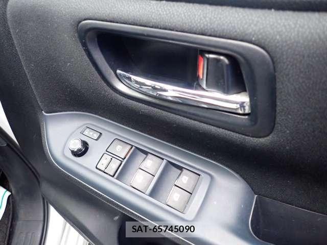 Toyota VOXY HYBRID 2015-05 5881429-16