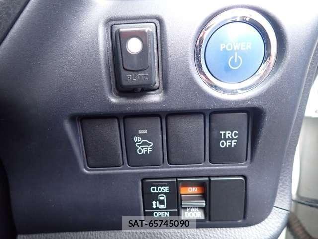 Toyota VOXY HYBRID 2015-05 5881429-18