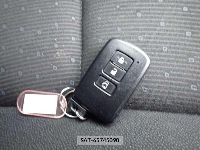 Toyota VOXY HYBRID 2015-05 5881429-26