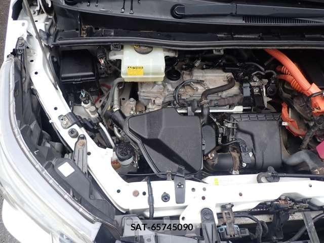 Toyota VOXY HYBRID 2015-05 5881429-27