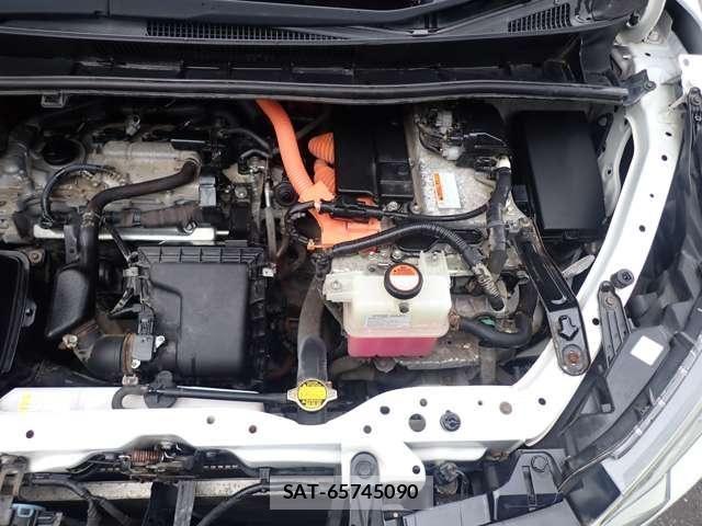 Toyota VOXY HYBRID 2015-05 5881429-28