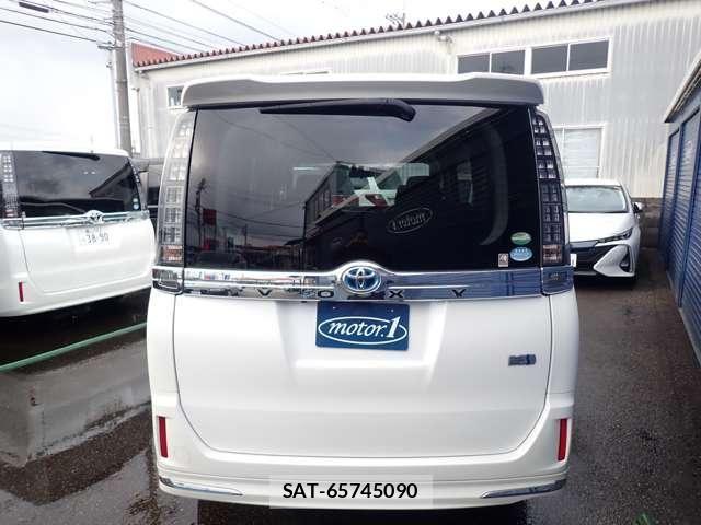 Toyota VOXY HYBRID 2015-05 5881429-6