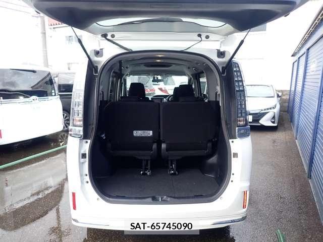 Toyota VOXY HYBRID 2015-05 5881429-8