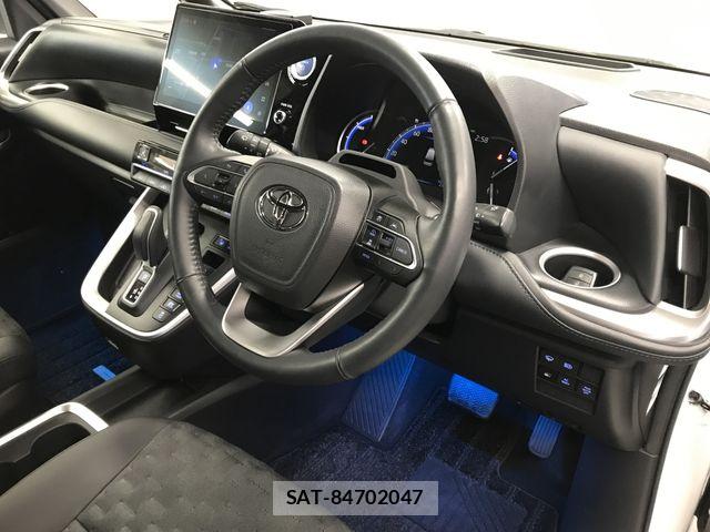 Toyota VOXY HYBRID 2022-09 6248097-12