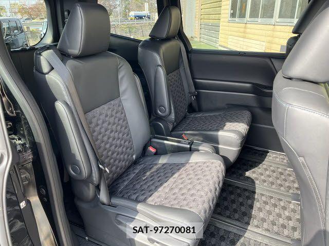 Toyota VOXY HYBRID 2024-01 6277555-9
