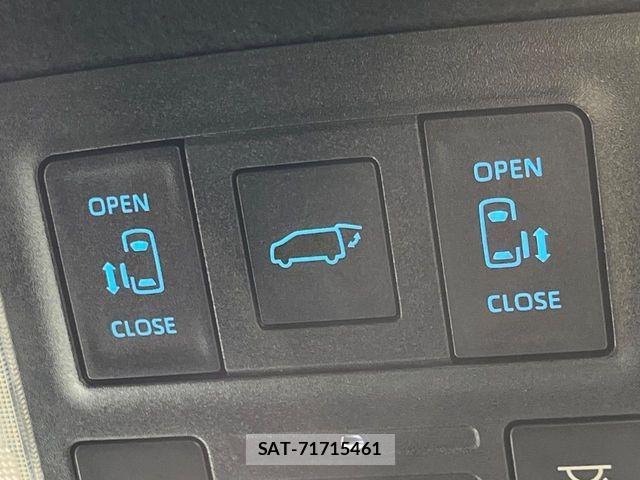Toyota VOXY HYBRID 2023-12 6678552-2