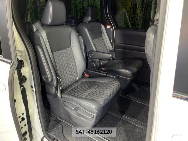 Toyota VOXY HYBRID 2024-04 6678554-8